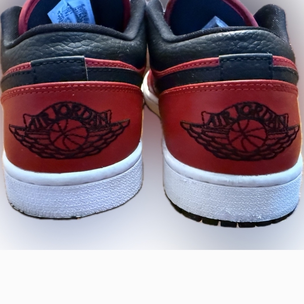 Men's Jordan 1s Red and Black Sneakers Size 9.5 (GUC) - Picture 4 of 7